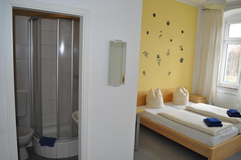 A Bed Privatzimmer Dresden - Nichtraucherpension Room photo